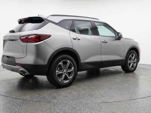 Used 2025 Chevrolet Blazer LT FWD image 9