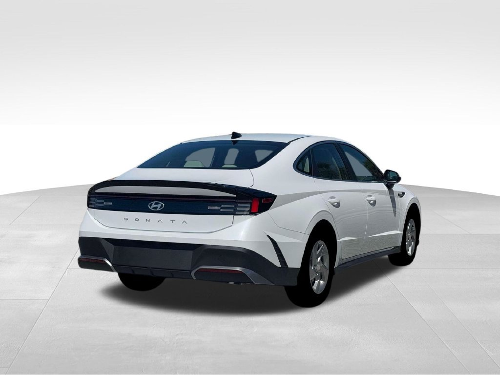 Used 2026 Hyundai Sonata SE FWD image 8
