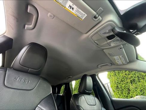 Used 2023 Jeep Cherokee Altitude Lux image 21