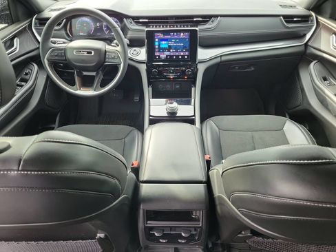 Used 2023 Jeep Grand Cherokee Altitude AWD/4WD image 19