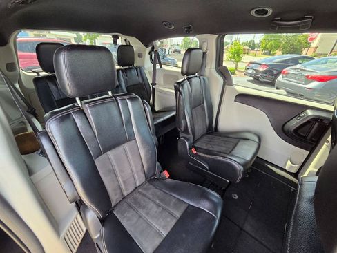 Used 2019 Dodge Grand Caravan SXT FWD image 18