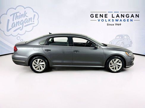 Used 2018 Volkswagen Passat 2.0T SE FWD image 4