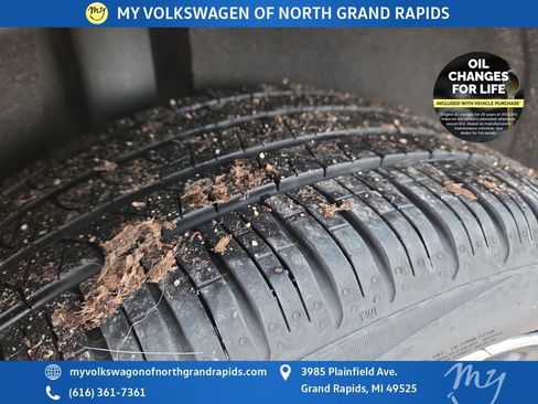 Used 2022 Volkswagen Tiguan SEL R-Line image 37