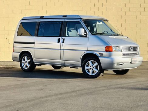 Used 2002 Volkswagen Eurovan MV FWD image 2