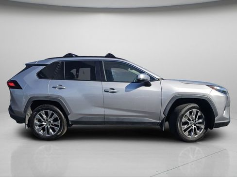 Used 2022 Toyota RAV4 XLE Premium AWD/4WD image 25