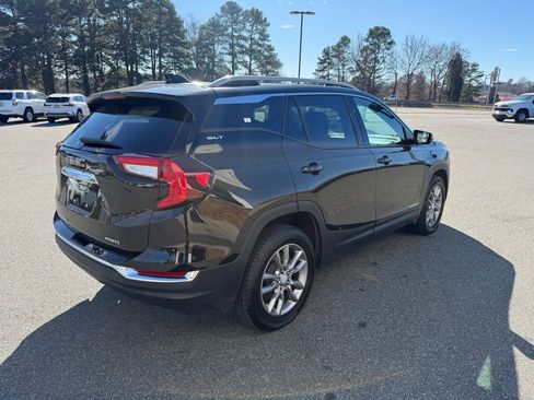 Used 2024 GMC Terrain SLT image 8