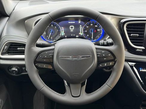 New 2026 Chrysler Pacifica Select w/ S Appearance Package image 15