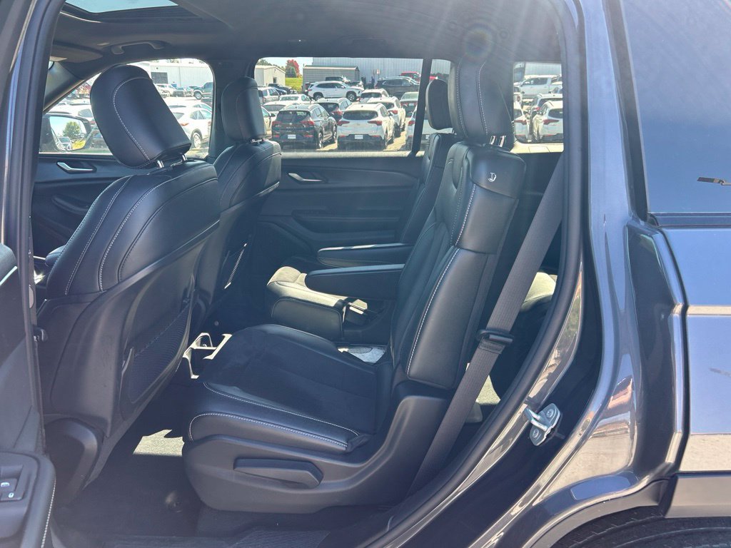 Used 2023 Jeep Grand Cherokee L Altitude AWD/4WD image 10