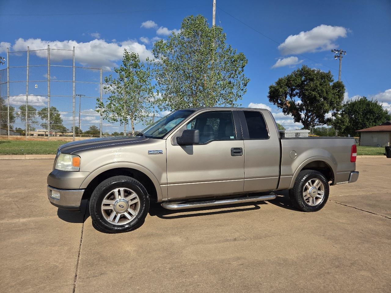 Used 2005 Ford F150 Lariat RWD image 2