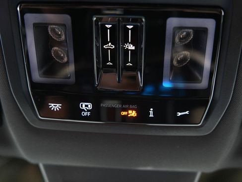 Used 2024 Volkswagen Atlas Cross Sport SE AWD/4WD image 45