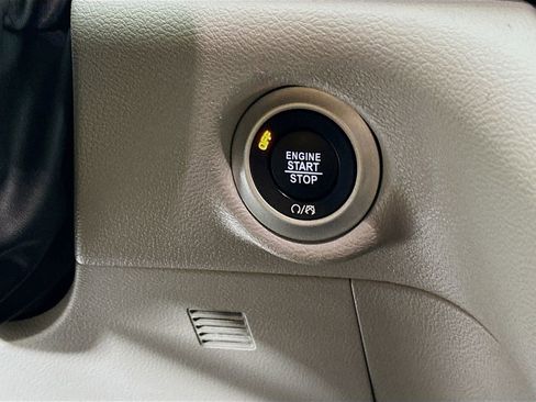 Certified 2024 Chrysler Pacifica Touring-L image 22