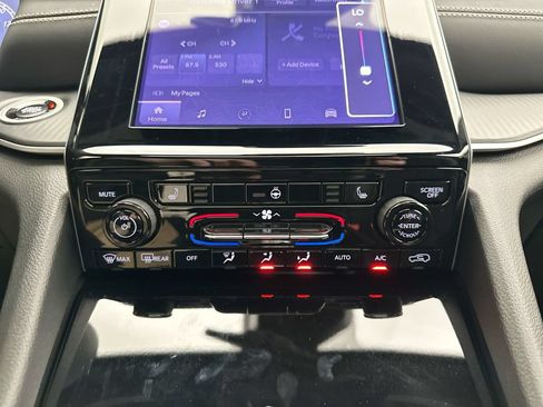 Used 2025 Jeep Grand Cherokee L Altitude AWD/4WD image 26