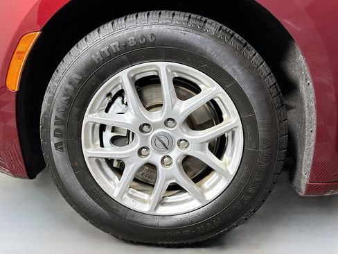 Used 2023 Chrysler Voyager LX image 38