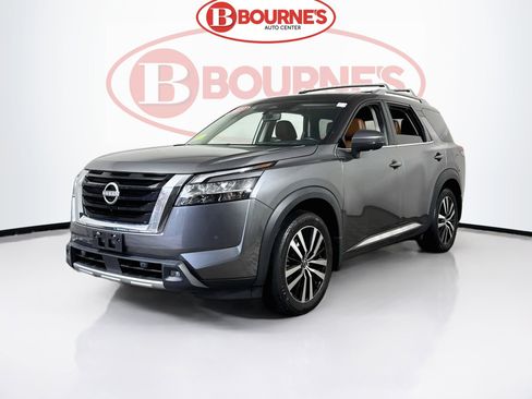 Used 2023 Nissan Pathfinder Platinum w/ Cargo Package image 7