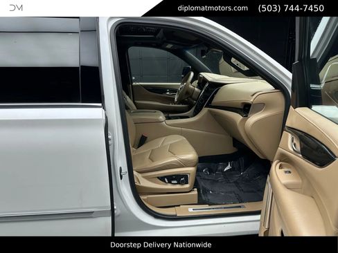 Used 2019 Cadillac Escalade ESV Platinum image 19