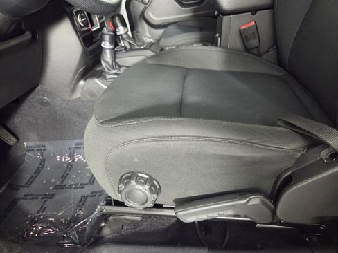 Used 2018 Jeep Wrangler Sport AWD/4WD image 12