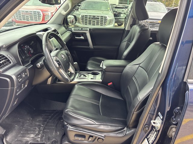 Used 2020 Toyota 4Runner SR5 AWD/4WD image 15
