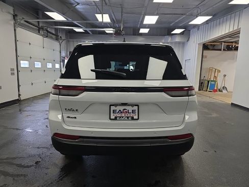 New 2026 Jeep Grand Cherokee Altitude image 10