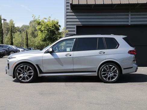 Used 2024 BMW X7 xDrive40i w/ M Sport Package AWD/4WD image 7
