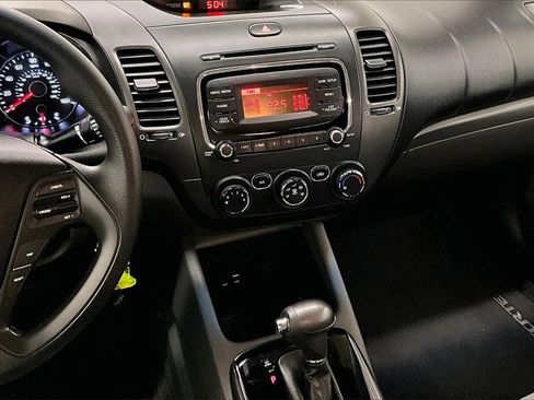 Used 2018 Kia Forte LX image 9