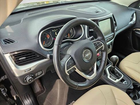 Used 2016 Jeep Cherokee Latitude w/ Safety/Convenience Group FWD image 10