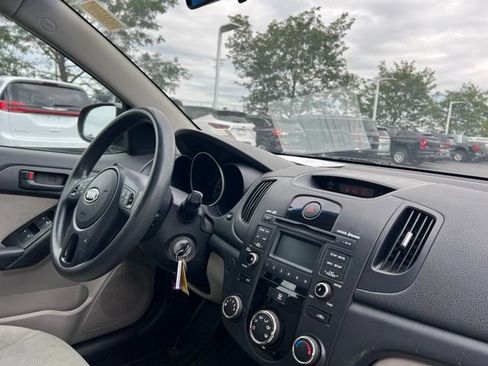 Used 2011 Kia Forte EX FWD image 29