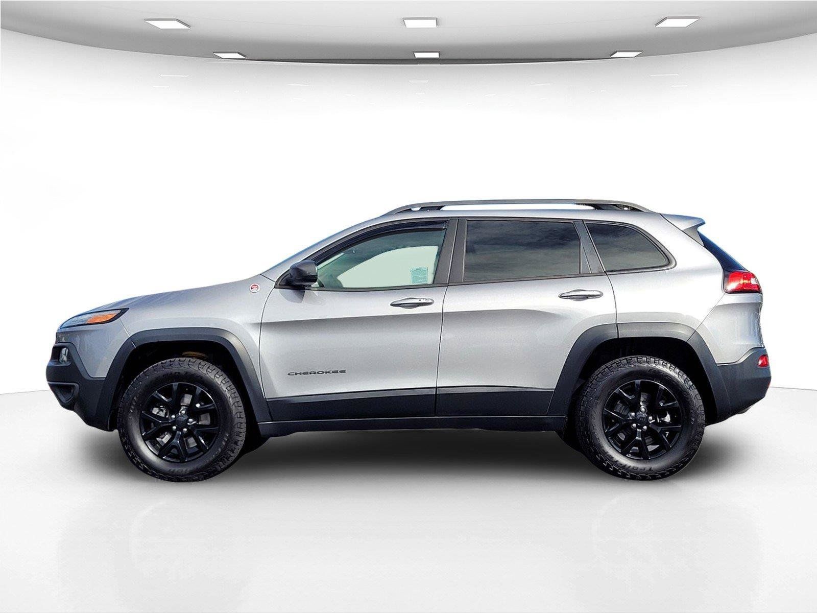 Used 2018 Jeep Cherokee Trailhawk w/ Comfort/Convenience Group AWD/4WD image 9