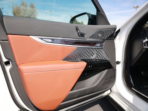 Used 2025 BMW i7 M70 w/ Executive Package image 16