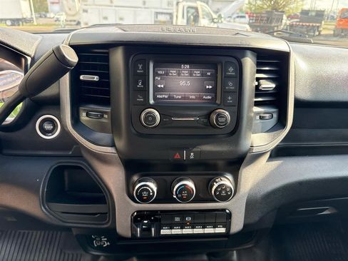 Used 2024 RAM 3500 Tradesman w/ Chrome Appearance Group AWD/4WD image 14