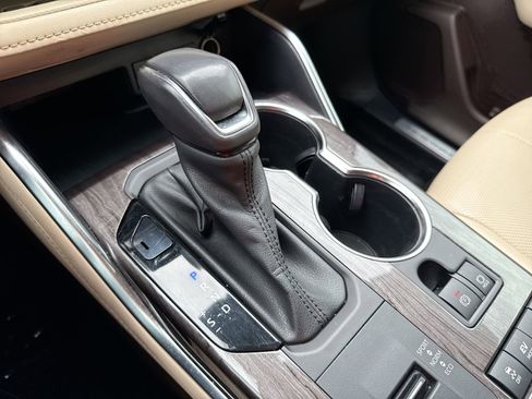 Used 2022 Toyota Highlander Limited image 21