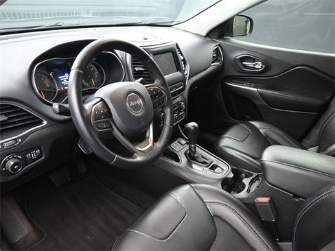 Used 2019 Jeep Cherokee Latitude Plus image 18