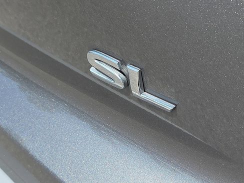 Used 2022 Nissan Pathfinder SL FWD image 8