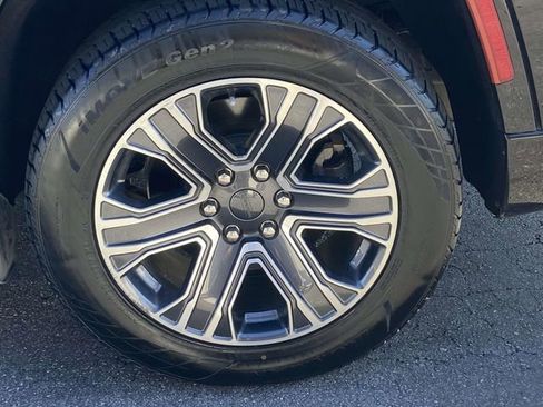 Used 2023 Jeep Wagoneer L Series II image 6