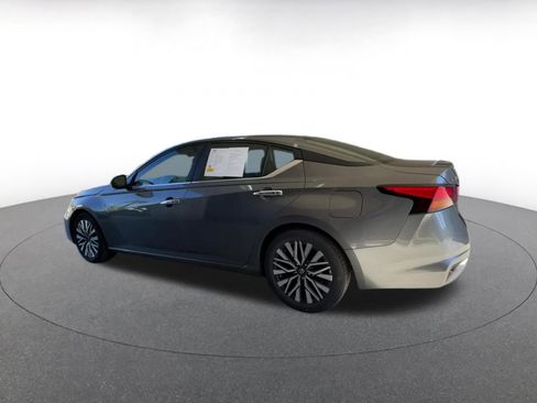 Used 2025 Nissan Altima 2.5 SV image 9