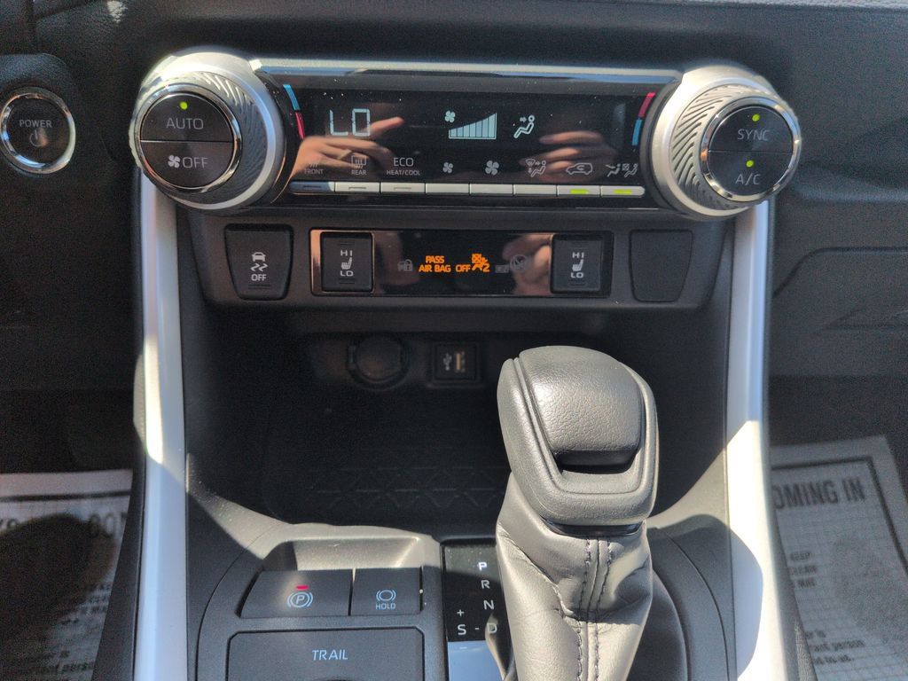 Certified 2025 Toyota RAV4 XLE w/ Convenience Package AWD/4WD image 18
