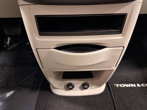 Used 2015 Chrysler Town & Country Touring-L w/ Driver Convenience Group FWD image 35