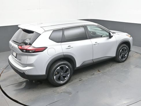 Used 2025 Nissan Rogue SV AWD/4WD image 34