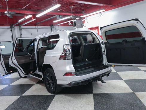 Used 2023 Lexus GX 460 Luxury w/ Sport Design Package image 33