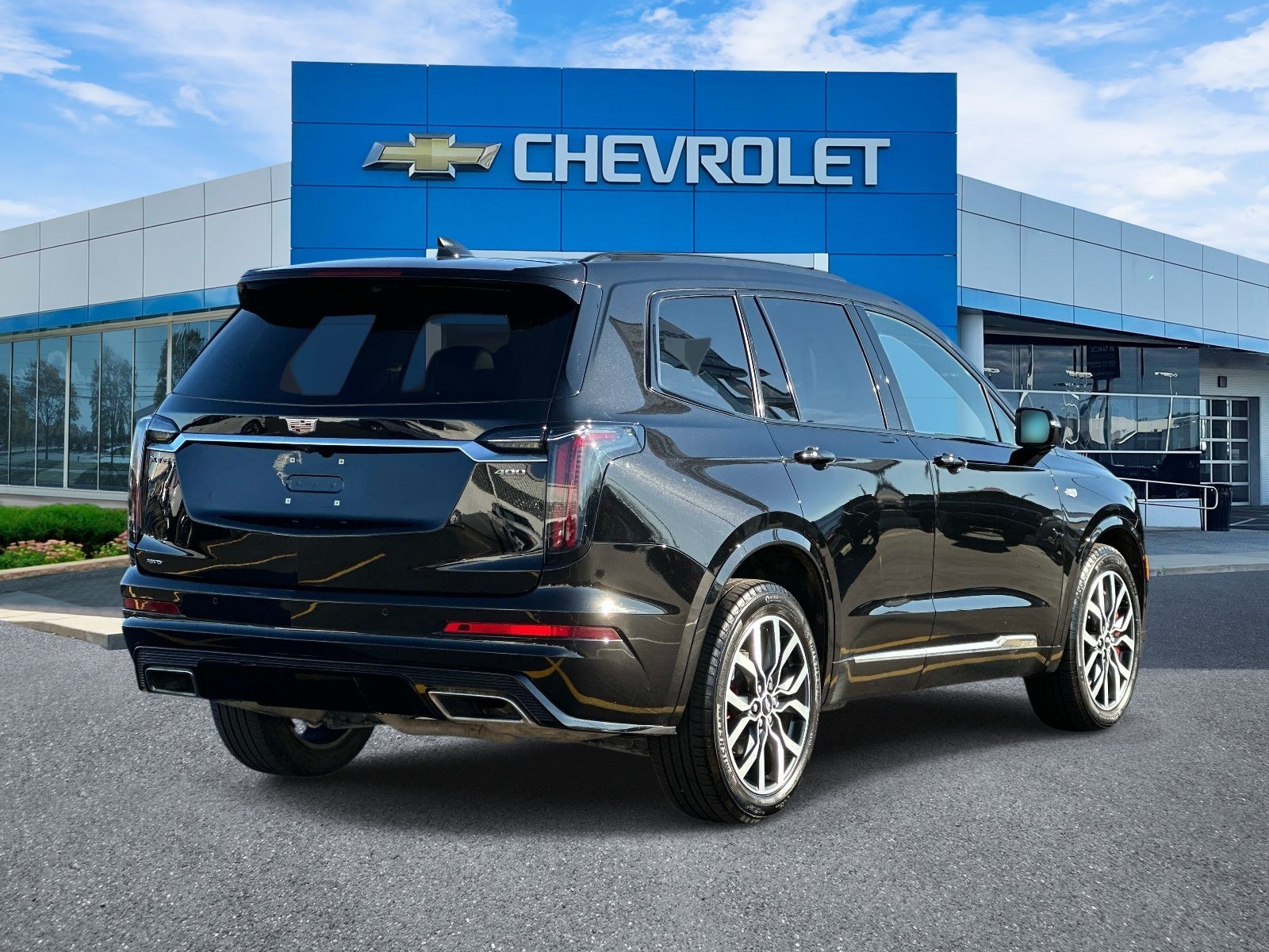 Certified 2025 Cadillac XT6 Sport w/ LPO, Floor Liner Package AWD/4WD image 3