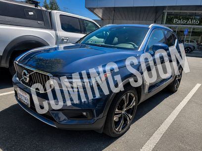 Used 2022 Volvo XC40 T5 Inscription w/ Advanced Package