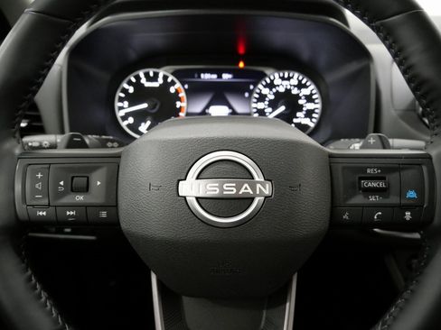 Used 2025 Nissan Rogue SV image 16