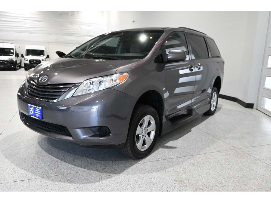 Used 2017 Toyota Sienna LE FWD image 10