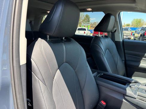 Used 2025 Toyota Grand Highlander AWD image 6