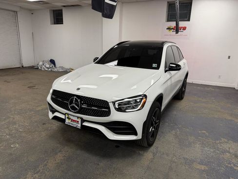 Used 2021 Mercedes-Benz GLC 300 4MATIC image 2