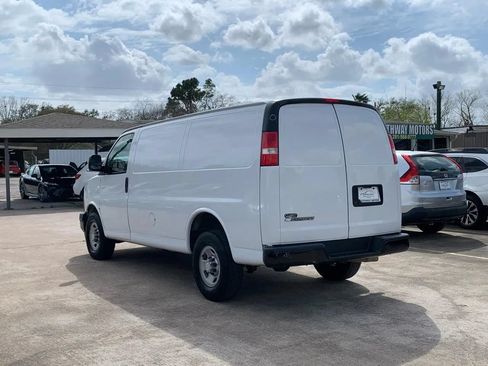 Used 2017 Chevrolet Express 2500 RWD image 5