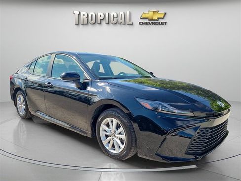 Used 2025 Toyota Camry LE image 7