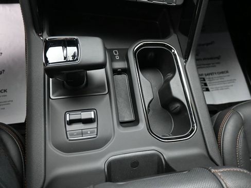 Used 2024 GMC Sierra 1500 AT4 w/ Technology Package AWD/4WD image 18