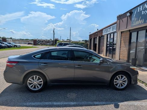 Used 2015 Toyota Avalon XLE FWD image 4