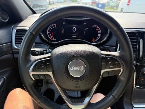 Used 2019 Jeep Grand Cherokee Laredo image 23