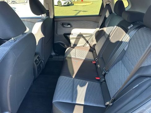 Used 2023 Nissan Rogue SV image 17
